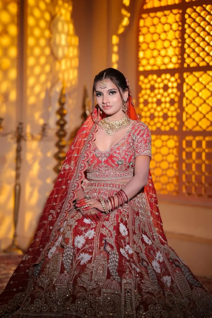 Amber Jharokha — Classic red bridal · Seamless base